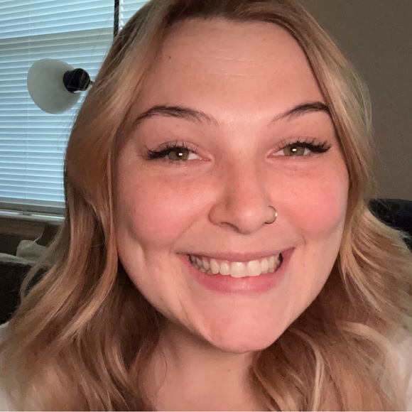 Meet your Posher, Rae ✨🤟🏻 - Picture 1 of 1